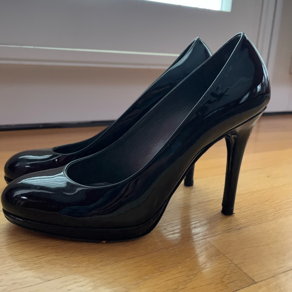 STUART WEITZMAN PATENT LEATHER PUMPS​​